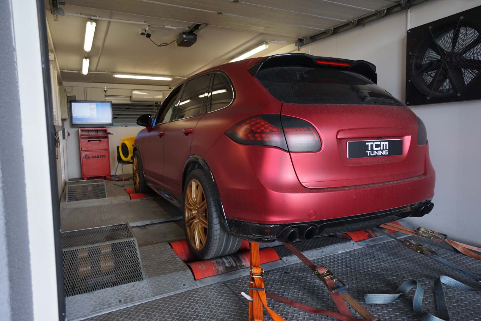 Porsche Cayenne pe stand
